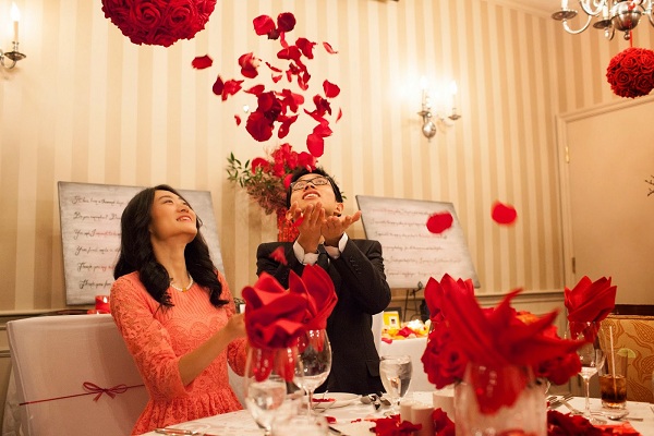 Ingin Tampil Memukau di Hari Valentine? Pakai Warna Merah